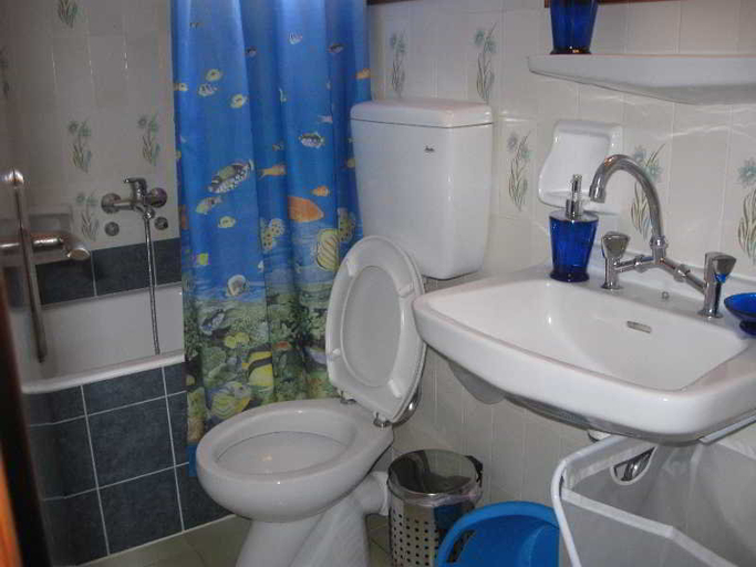 Bathroom 5, Batistas Apartments, South Aegean