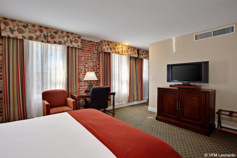 Bedroom 3, Hotel Virginia Santa Barbara, Tapestry by Hilton, Santa Barbara