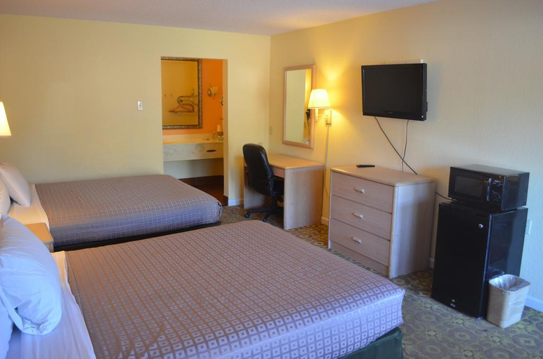 Bedroom 3, Quality Inn University near Downtown, Hays