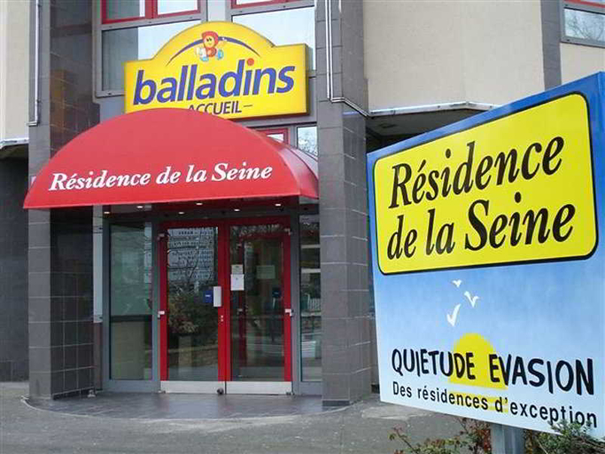Exterior & Views