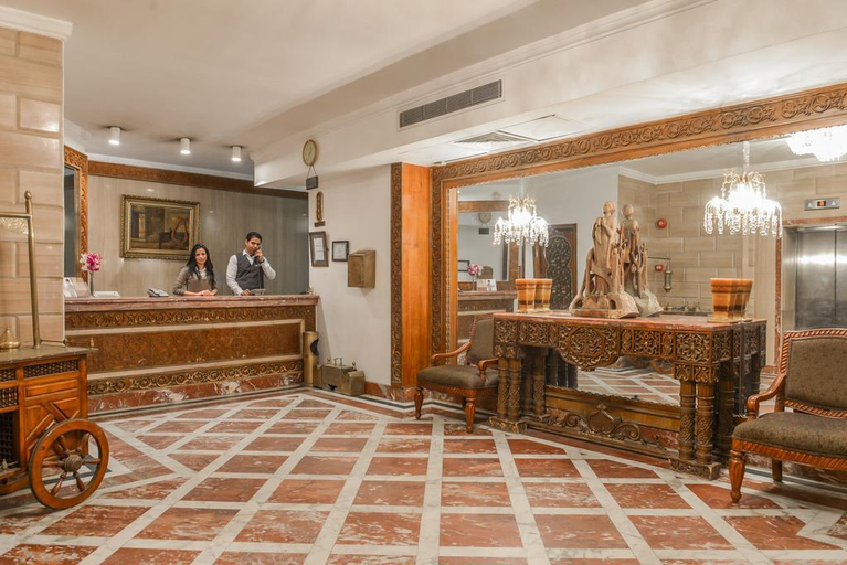Public Area, Om Kolthoom, Ad-Duqi