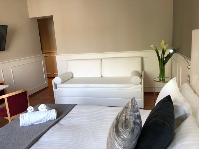 Bedroom 2, 207 Inn, Rome