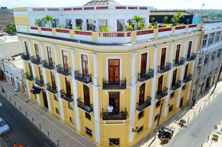 Exterior & Views