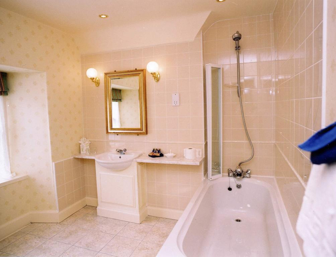 Bathroom, Taychreggan Hotel, Argyll and Bute
