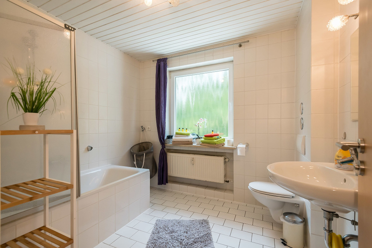 Bathroom 5, Appartmenthaus am Erlbach, Landshut