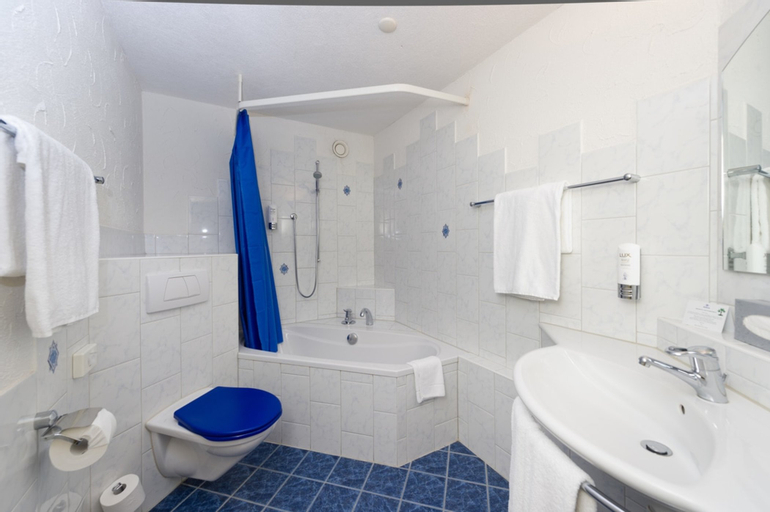 Bedroom 4, Apart-Hotel Zurich Airport, Bülach