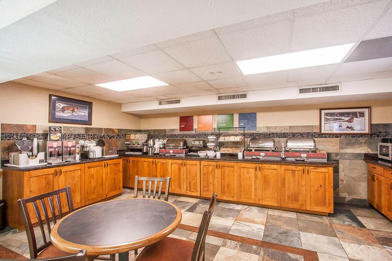 Food & Drinks 5, Comfort Inn at Thousand Hills, Taney