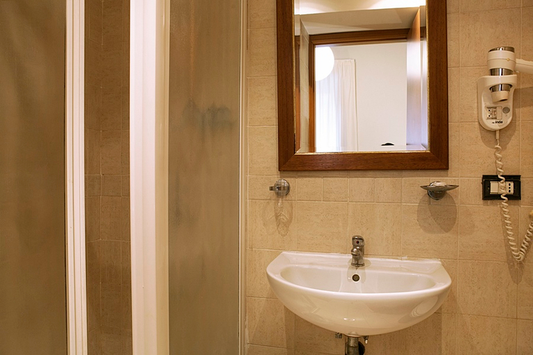Bathroom 5, Hotel Terminal, Rome