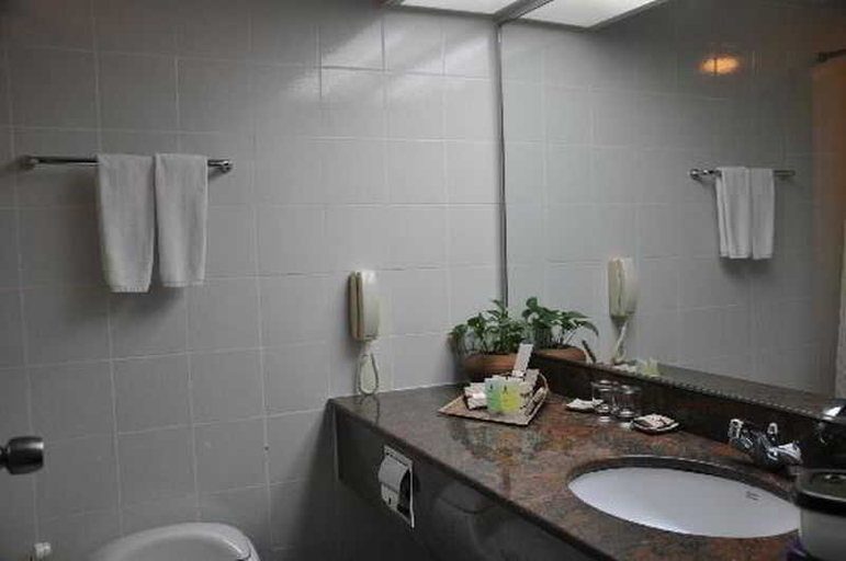 Bathroom, ParkCity Everly Hotel Miri, Miri