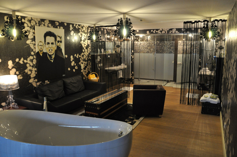 Bathroom 12