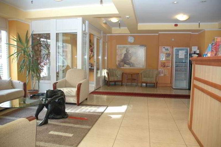 Public Area 4, Atlantic, Budapesti