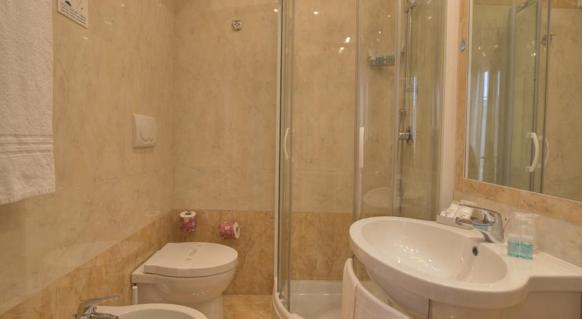 Bathroom 4, Galileo, Rome