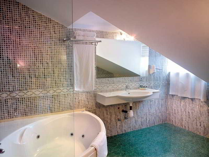 Bathroom 4, Villalegre, Asturias