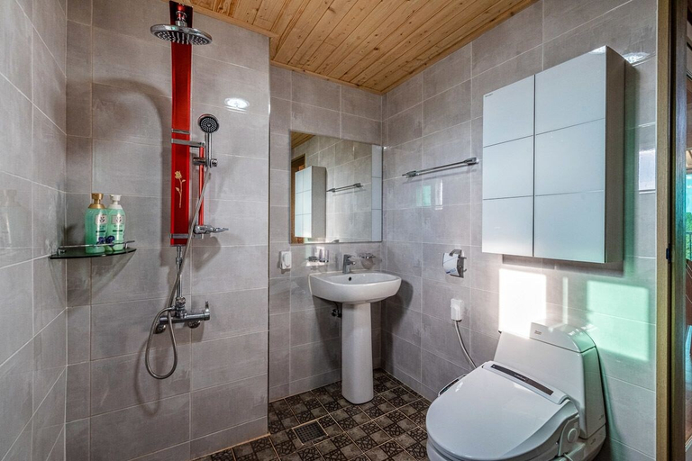 Bathroom, Haedoji Hwangto Town, Jeju