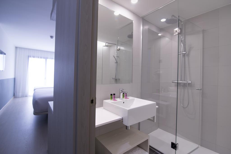 Bathroom 4, B&B Hotel Donostia San Sebastian Aeropuerto, Guipúzcoa