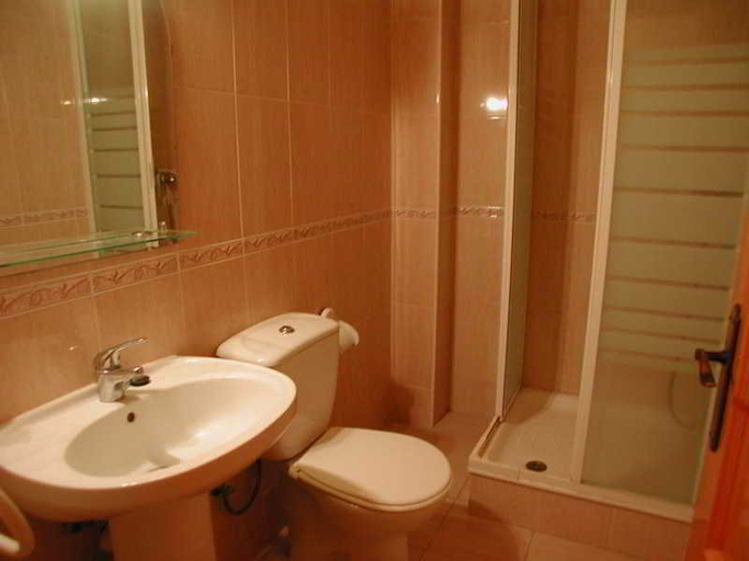Bathroom, Club Torre Vella, Girona