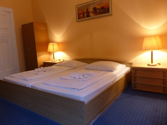 Bedroom 3, Hotel-Pension Spree, Berlin