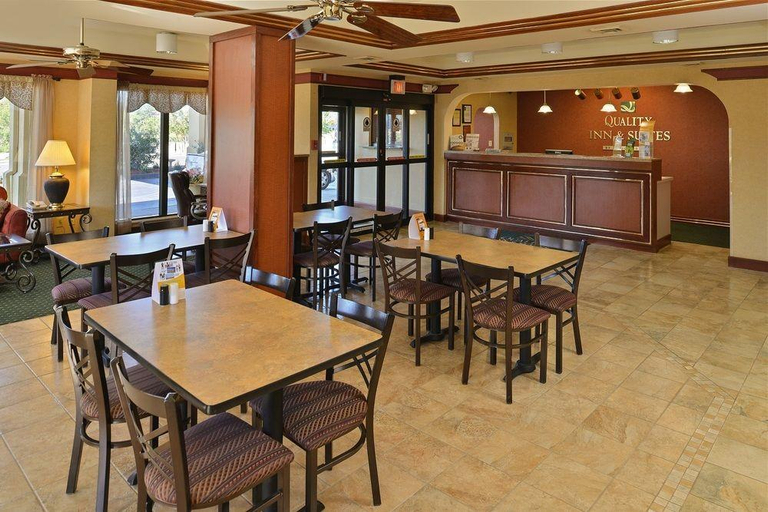 Food & Drinks 5, Quality Inn & Suites Southwest, Hinds