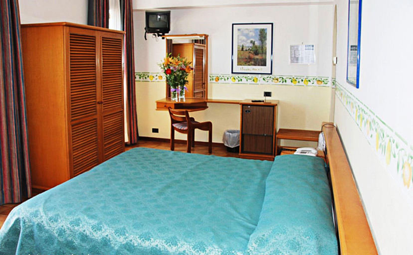 Bedroom 3, Hotel San Pietro Beach - Letojanni, Messina
