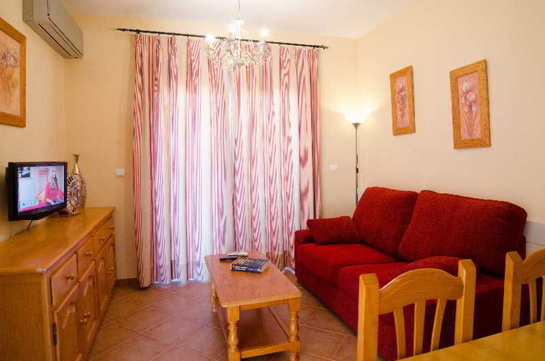 Bedroom 3, Leo Canela, Huelva