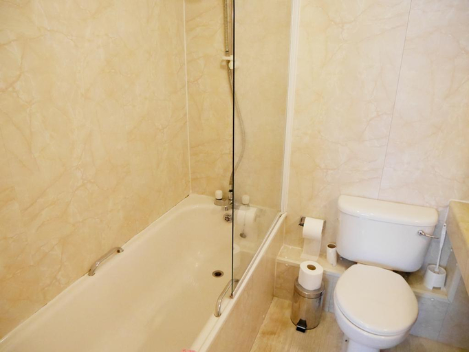 Bathroom 4, Ritz Edinburgh, Edinburgh