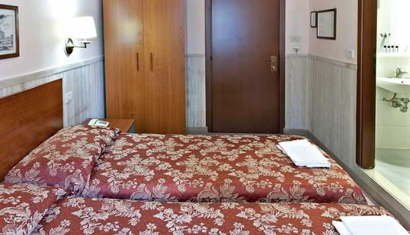Bedroom 3, Pyramid, Rome
