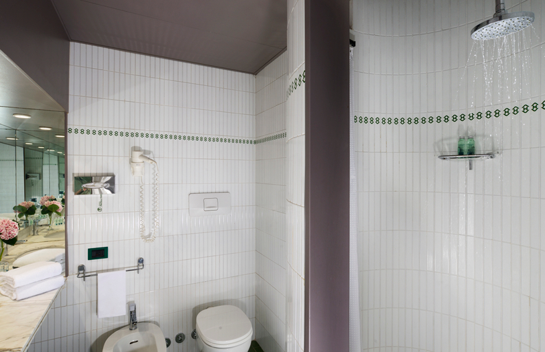 Bathroom 5, UNA HOTELS Forte Dei Marmi, Lucca