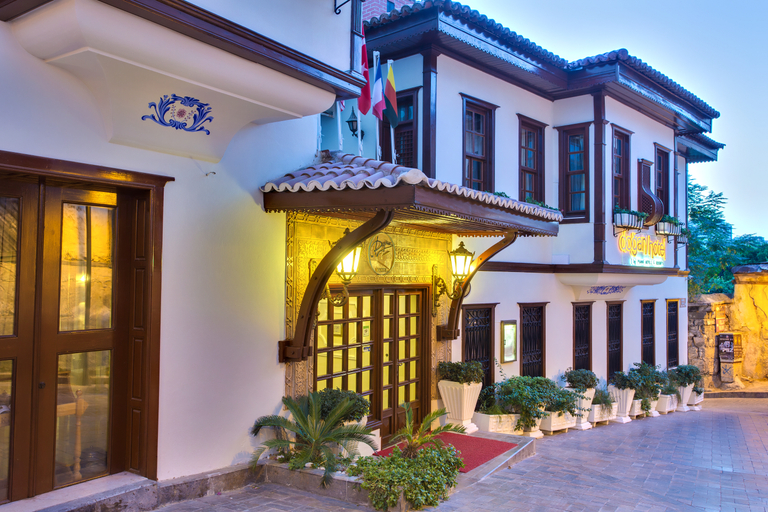 Exterior & Views
