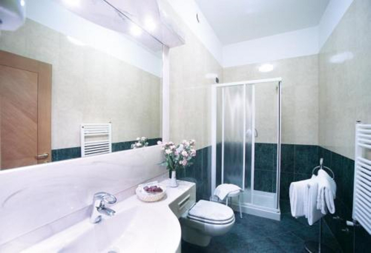 Bathroom, Valganna, Milano