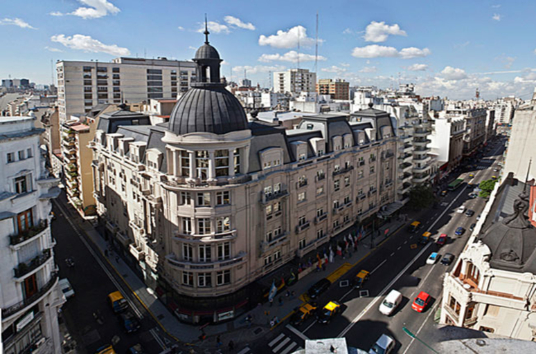 Exterior & Views