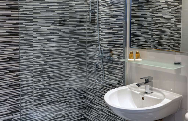 Bathroom 4, Safestay Glasgow, Glasgow