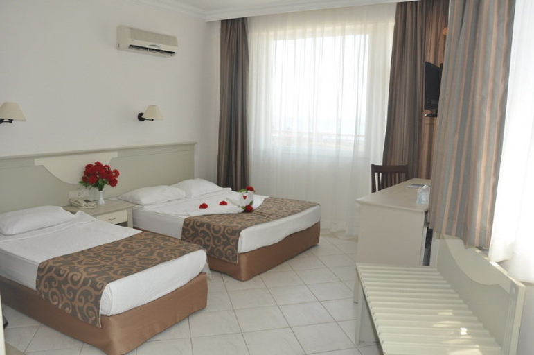 Bedroom 3, Asrin Beach Hotel, Alanya