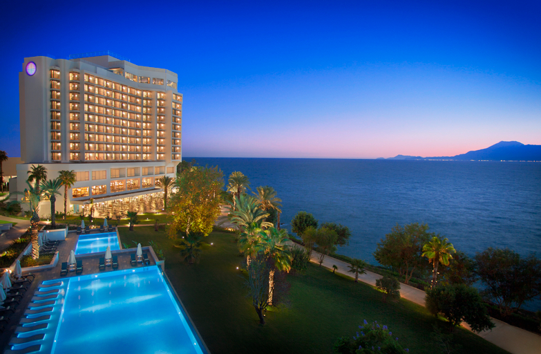 Akra Antalya, Merkez