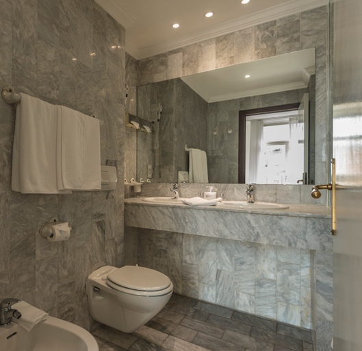 Bathroom 4, Ambassador Monaco, Alpes-Maritimes