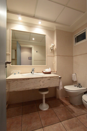 Bathroom 4, Abril, Alicante