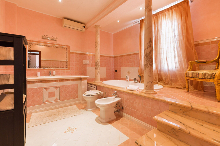Bathroom 5, Villa Flo, Lecce