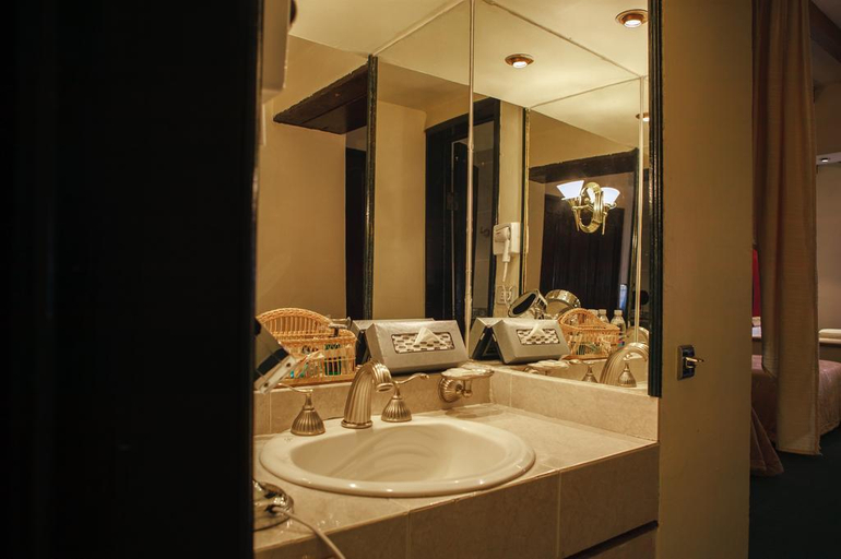 Bathroom, Meson de Jobito, Vetagrande