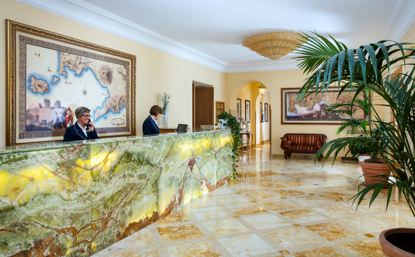 Public Area 5, Grand Hotel Due Golfi, Napoli