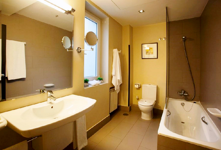 Bathroom 5, Hotel Cortezo, Madrid