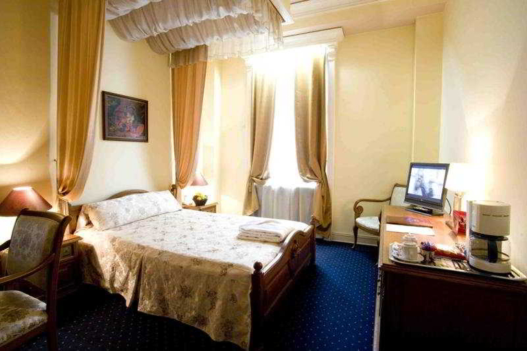 Bedroom 2, Maria Luisa Sofia, Stolichna