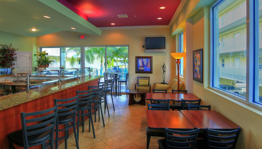 Food & Drinks, Sunset Vistas Beachfront Suites, Pinellas