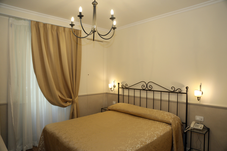 Bedroom 3, Flavia, Roma