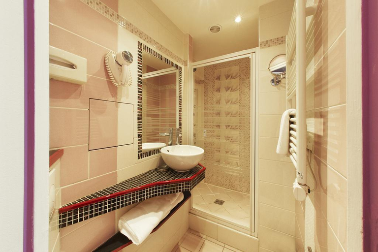 Bathroom 4, Hôtel Poussin, Paris