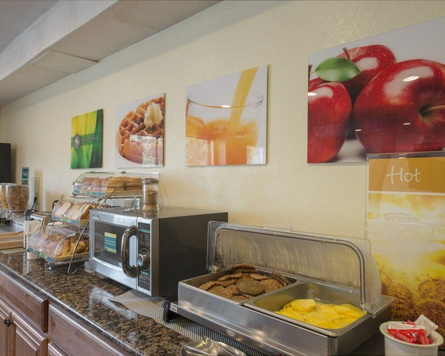Food & Drinks 5, Quality Inn & Suites York East, York