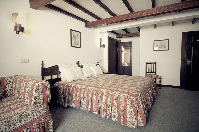 Bedroom 1, Rainha Santa Isabel , Óbidos