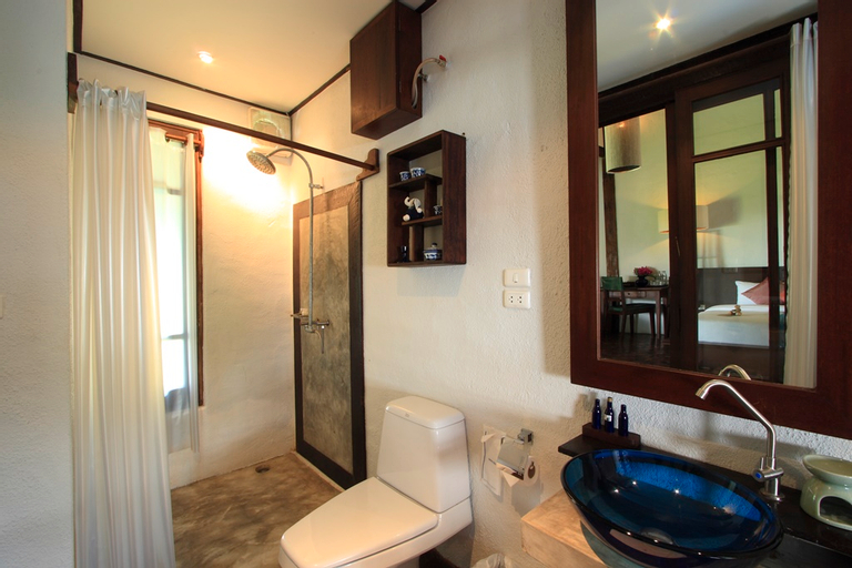 Bathroom 15