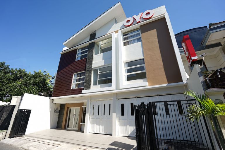 OYO 781 Erga Family Residence, Surabaya