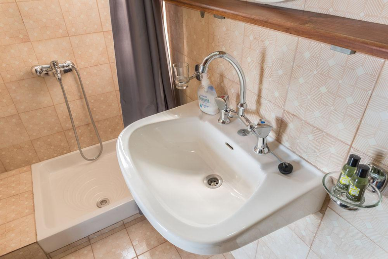 Bathroom 3, Galini Beach & Eden, Crete