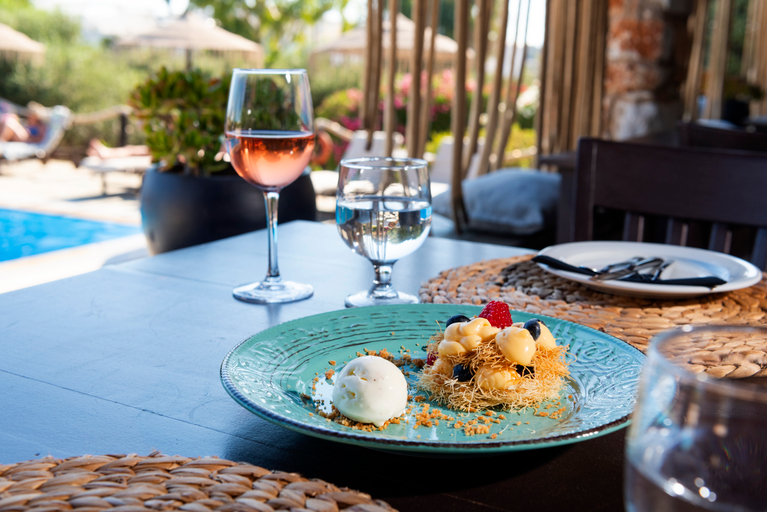 Food & Drinks 5, Parosland, South Aegean