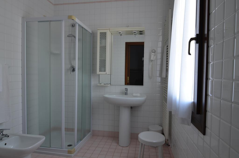Bathroom 4, Magnolia, Treviso
